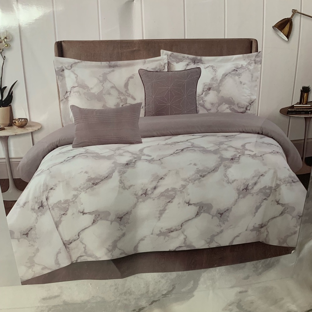 Full Queen marble comforter pillows and shams grey